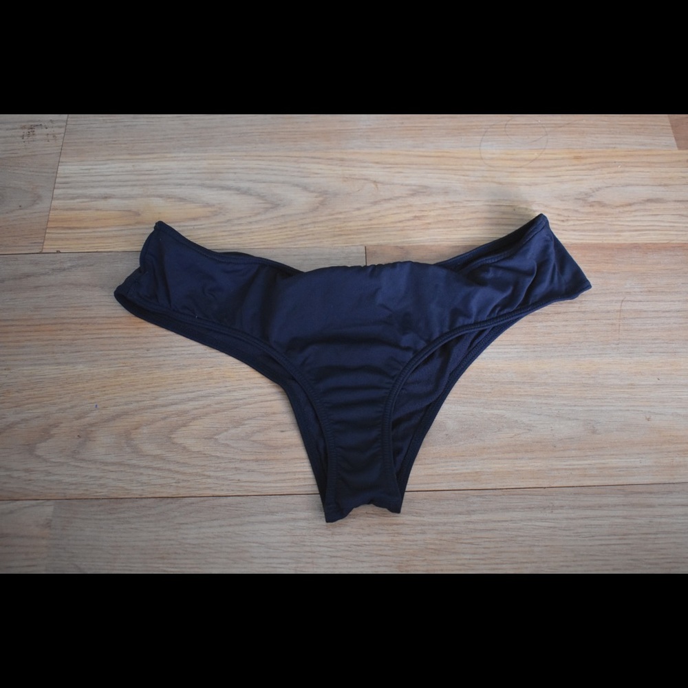 Black scrunch bottoms