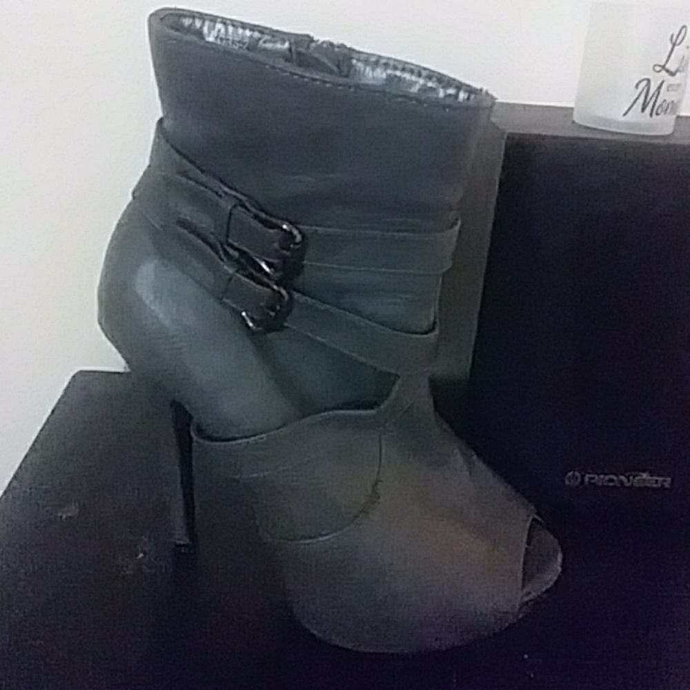 Low cut boot