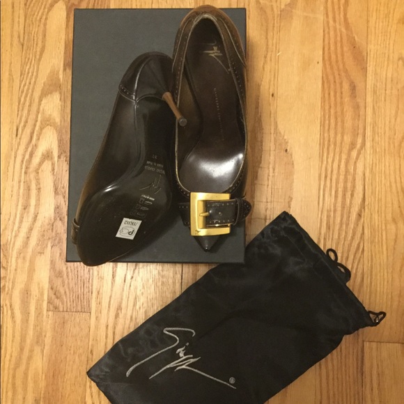 Giuseppe Zanoti Pumps with/Gold Buckle - Picture 2 of 3