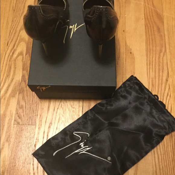 Giuseppe Zanoti Pumps with/Gold Buckle - Picture 3 of 3