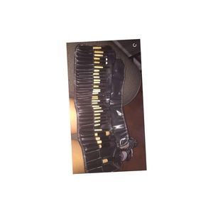 Selling 32 kit brushes