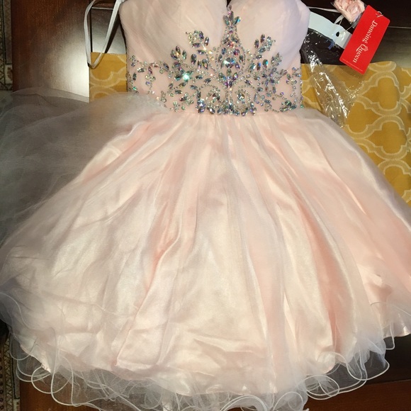 Beautiful youthful dress - Picture 3 of 3