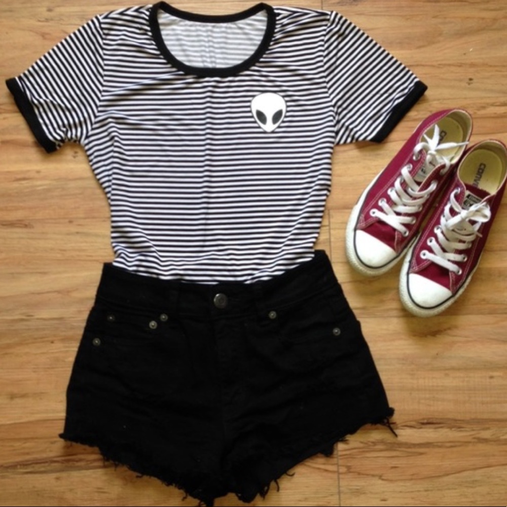 *BEST OFFER TAKES IT*Alien Crop Top