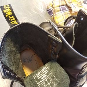 Dr. Martens Shoes - Dr. Martens Air Wair W/ Bouncing Soles!Teen Dream! Dr. Martens Shoes - Dr. Martens Air Wair W/ Bouncing Soles!Teen Dream!