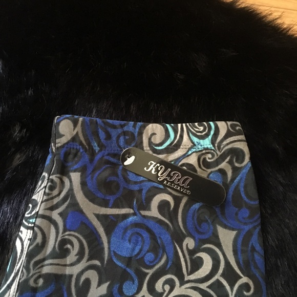 Blue swirl leggings 💙💙 - Picture 3 of 5