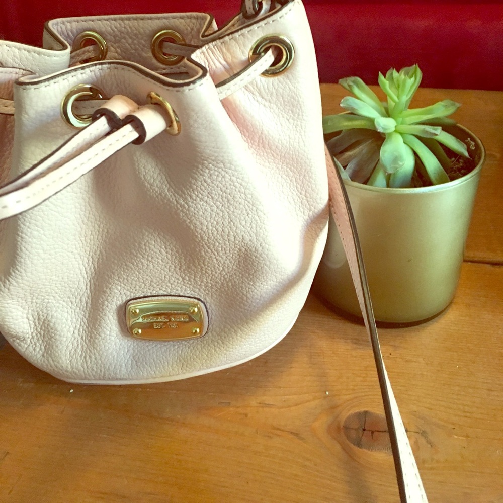 Micheal Kors pale pink bucket bag
