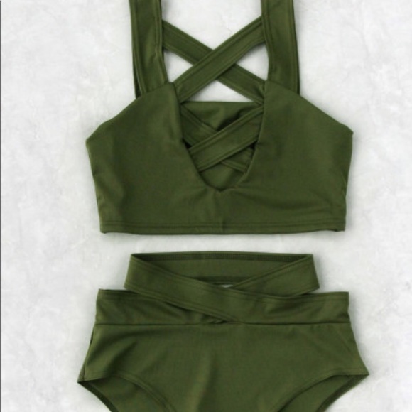 Bikinis - Picture 2 of 2