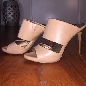 Jessica Simpson nude heels