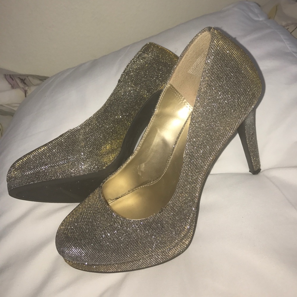 Sparkly pumps
