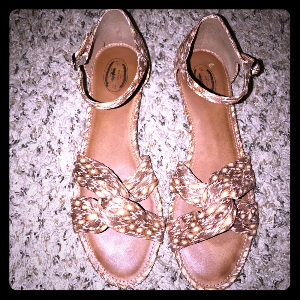 American eagle sandals