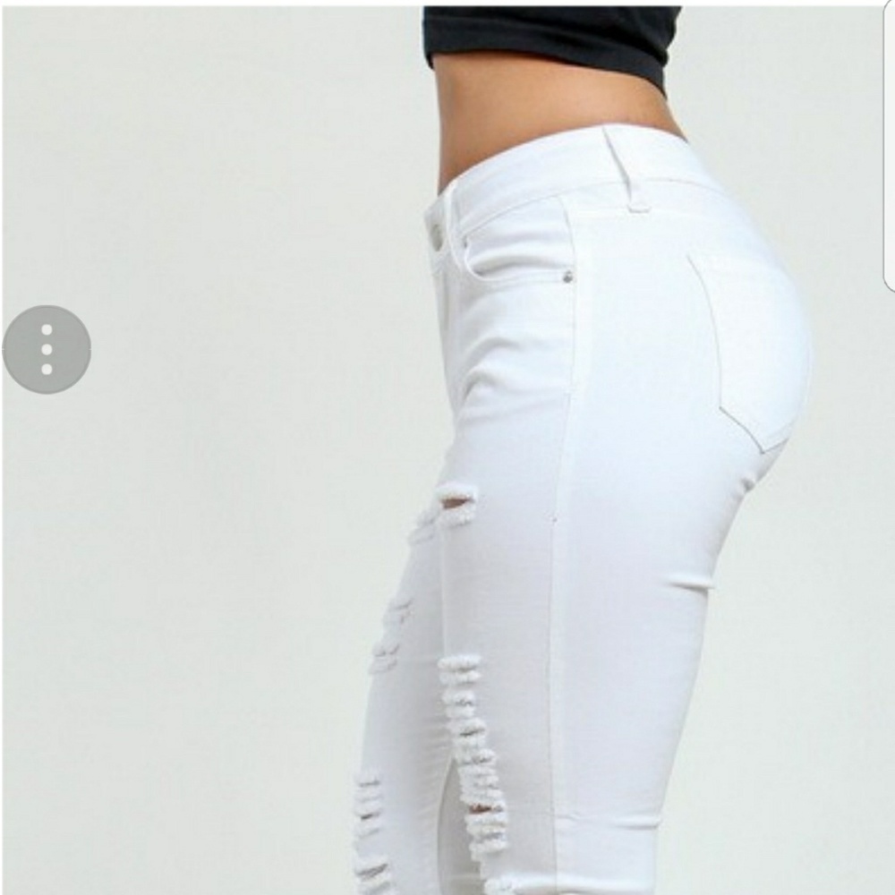 White distressed jeans