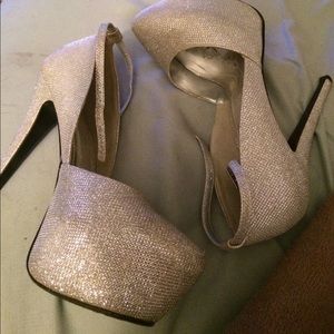 Silver glitter platform heels NWOT