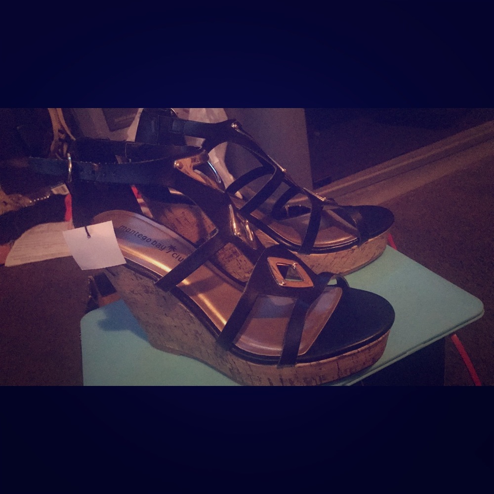 Black wedges