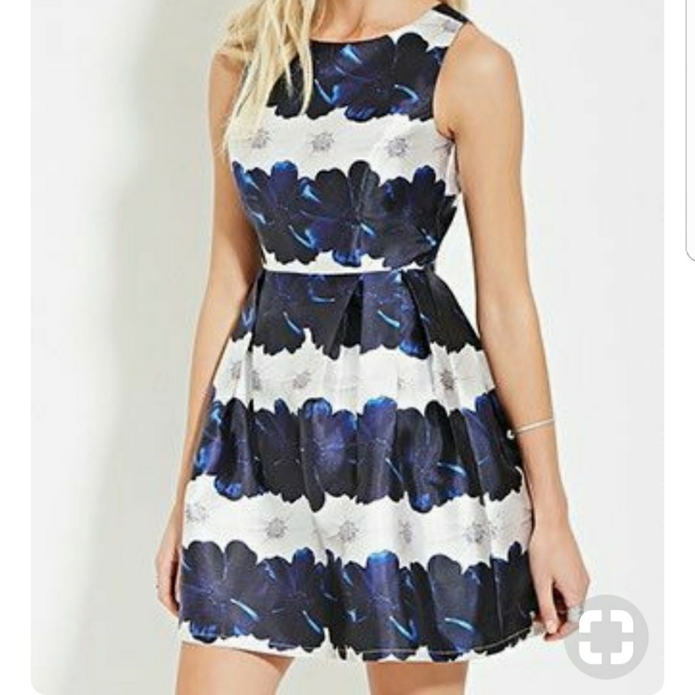 Floral pleated dress nwt