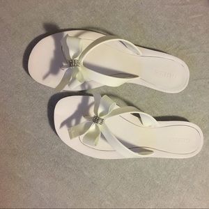 Guess flip flops