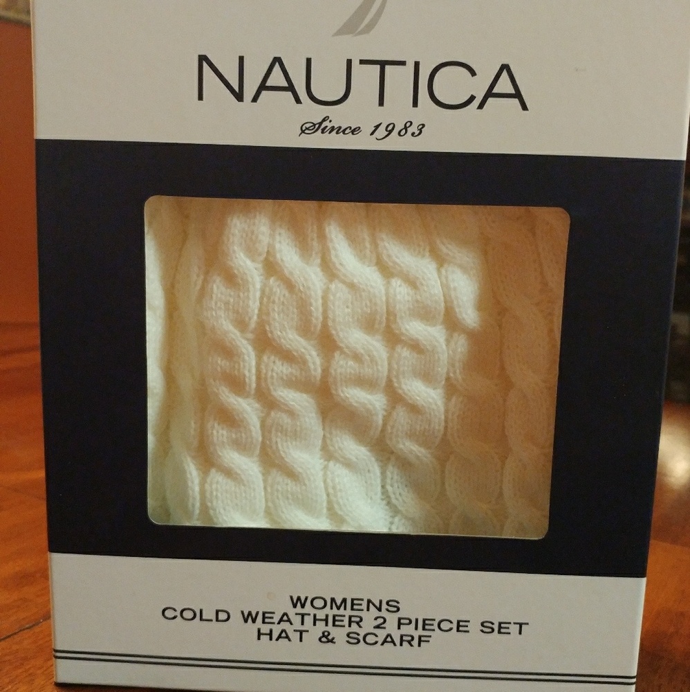 NWOT NAUTICA WOMENS 2 PC HAT & SCARF SET