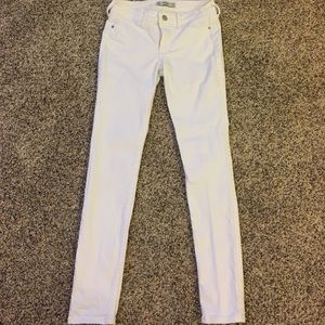 Great condition white Abercrombie and Fitch jeans!