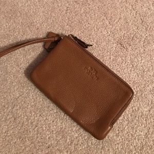 Coach leather wristlet in like new condition!