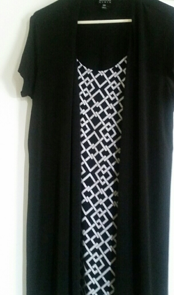 Black/white geometrical dress w/ attached cardigan