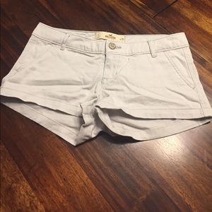 WHITE HOLLISTER SHORTS