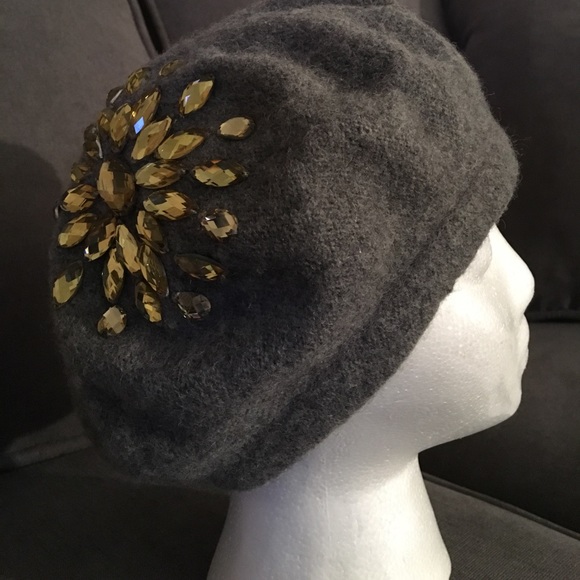 Grey wool beret with crystal embellishment - Picture 1 of 4