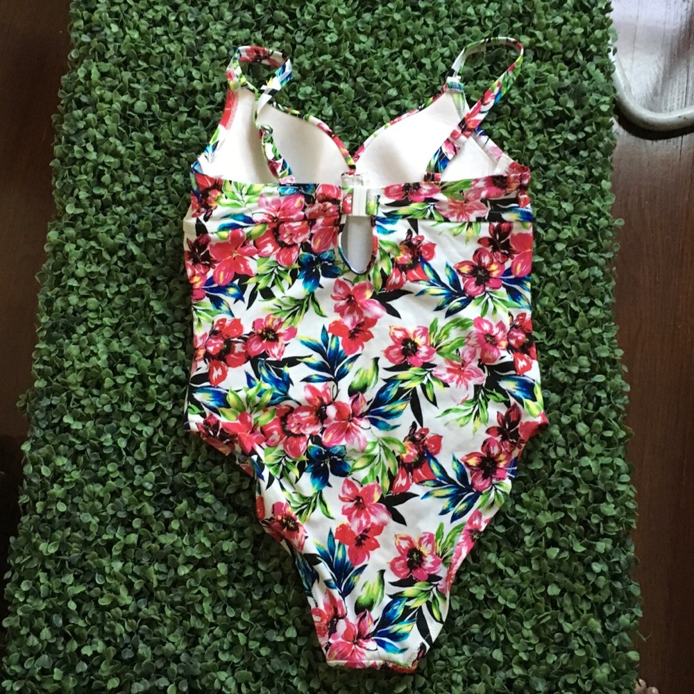 One Piece Floral Rouge - Picture 2 of 2