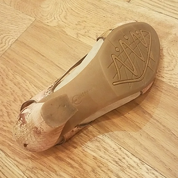 Earthies nude snakeskin low pump heels - Picture 4 of 4