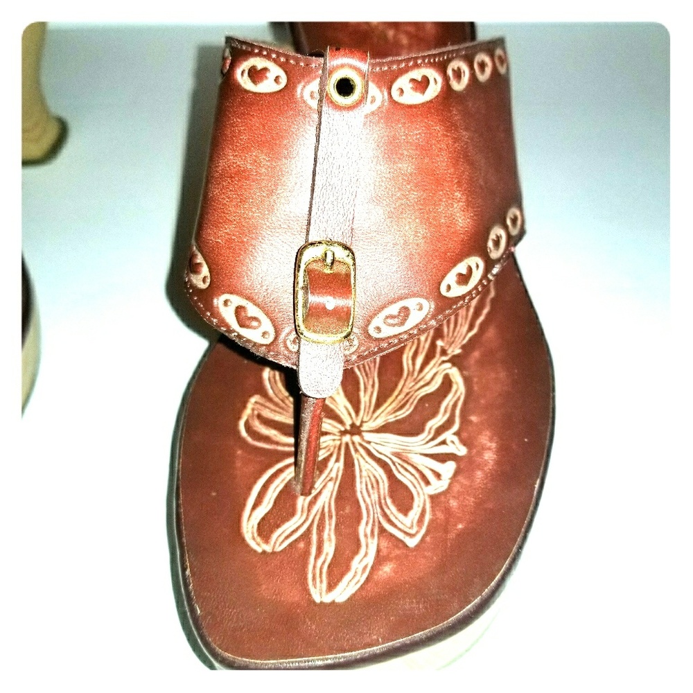 Fioni 3" Heel Vegan Leather Boho Thongs sz7 Buckle