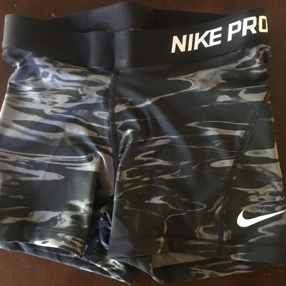 ‼️LAST PAIR ‼️NWT NIKE🌺$23 OFF RETAIL $48 - Picture 2 of 4