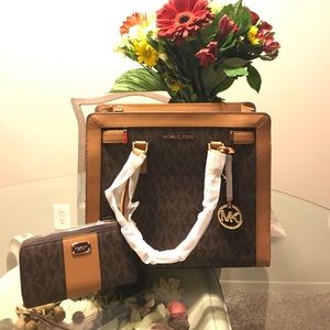 Micheal Kors purse and wallet