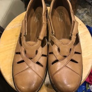 Tan Clarks 10 1/2w
