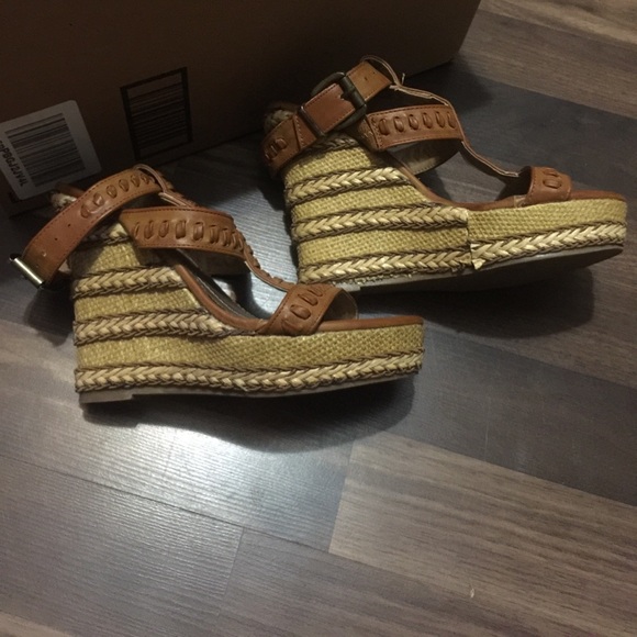 2 Lips Too Wedges - Picture 3 of 4