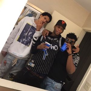 Meet your Posher, Avery