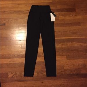 Lululemon simply bare un-tight tight black