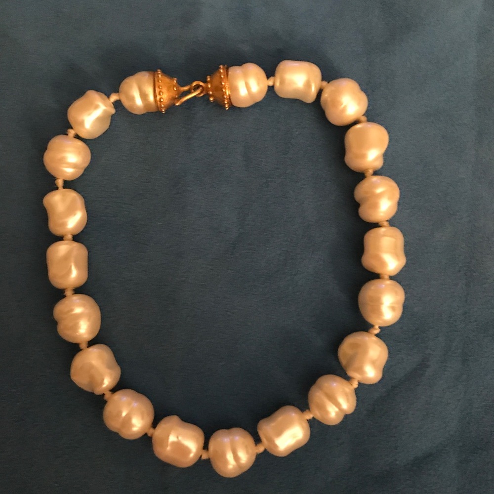 Faux pearl statement choker necklace