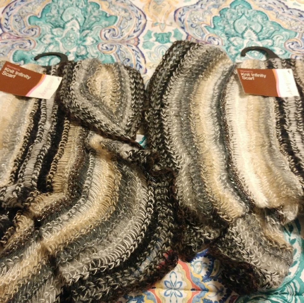 **SOLD**NWT SET OF 2 INFINITY SCARVES..