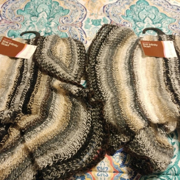**SOLD**NWT SET OF 2 INFINITY SCARVES.. - Picture 1 of 3