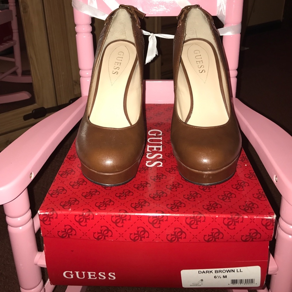 GUESS Dark Brown Pumps