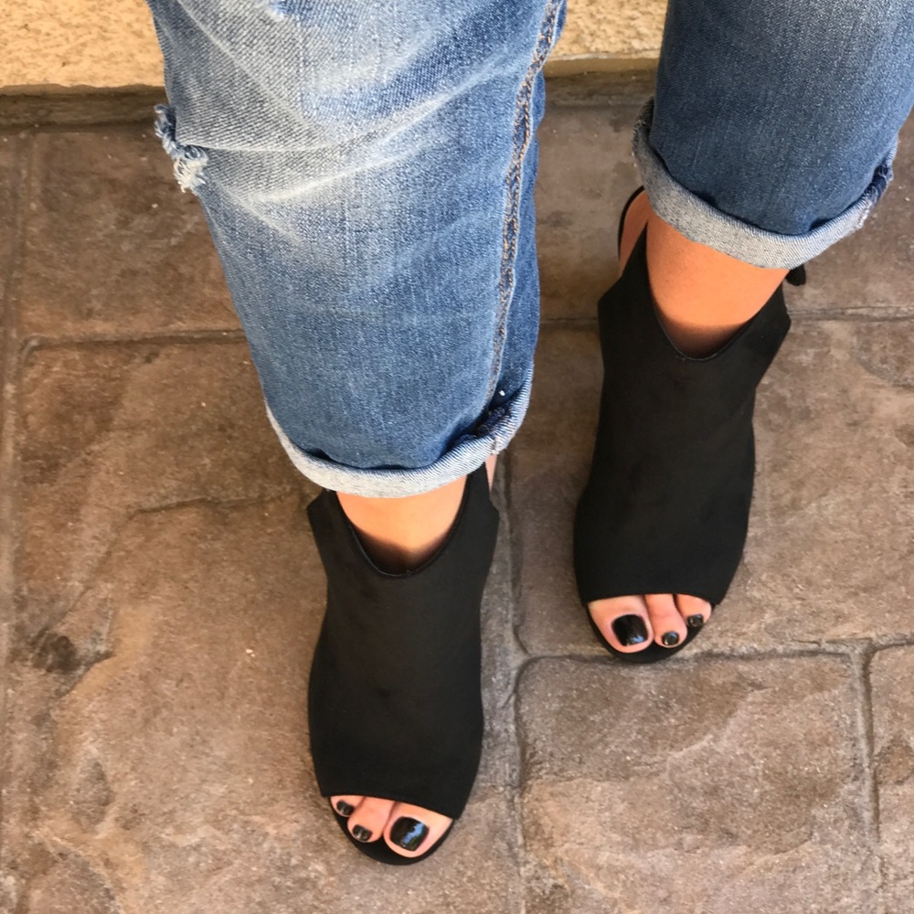Black Peep Toe Chunky Block Heel Velcro Sandals - Picture 4 of 4