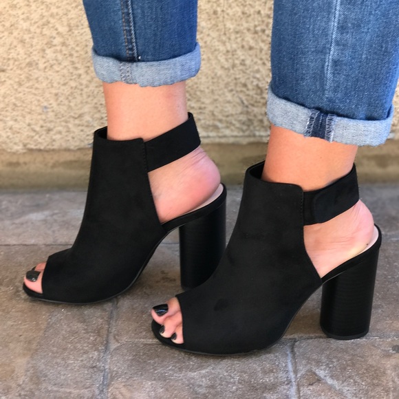 Black Peep Toe Chunky Block Heel Velcro Sandals - Picture 2 of 4