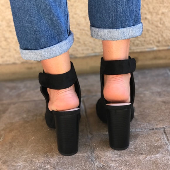 Black Peep Toe Chunky Block Heel Velcro Sandals - Picture 3 of 4