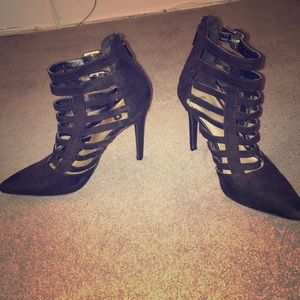 🖤GUESS caged bootie Sz 9🖤