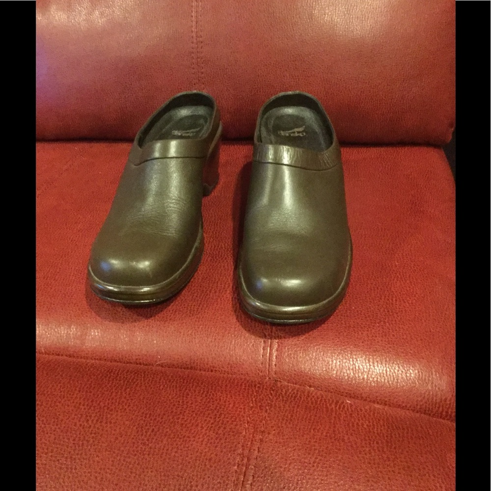 Dansko brown clogs