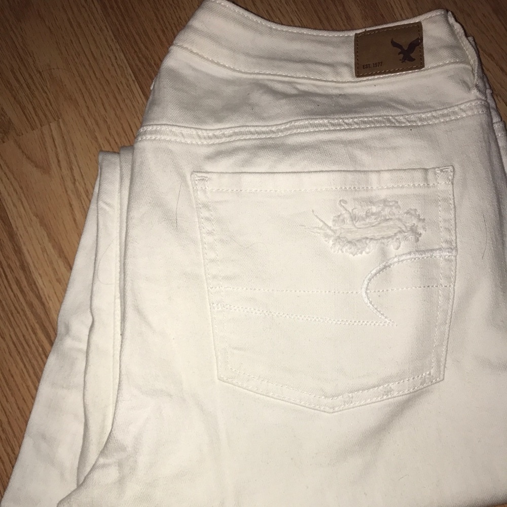 White American Eagle Crop Jeans