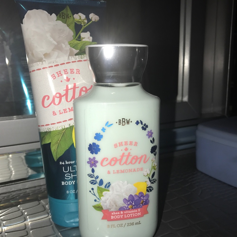NWT Bath and body works set
