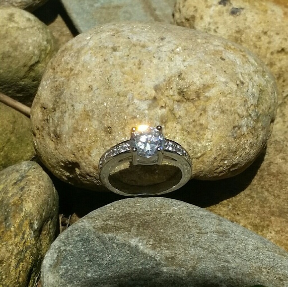 Beautiful Diamonds CZ Wedding Engagement Ring - Picture 2 of 2