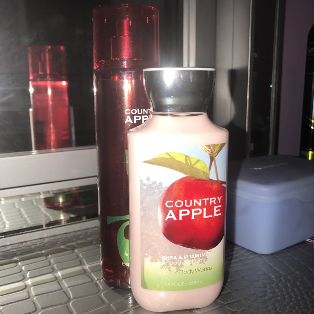 NWT Bath and body works set