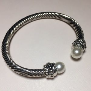 SILVER BANGLE WITH PEARL DETAILING
