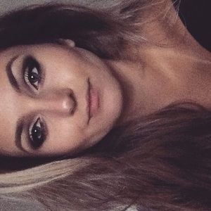 Meet your Posher, Caitlin