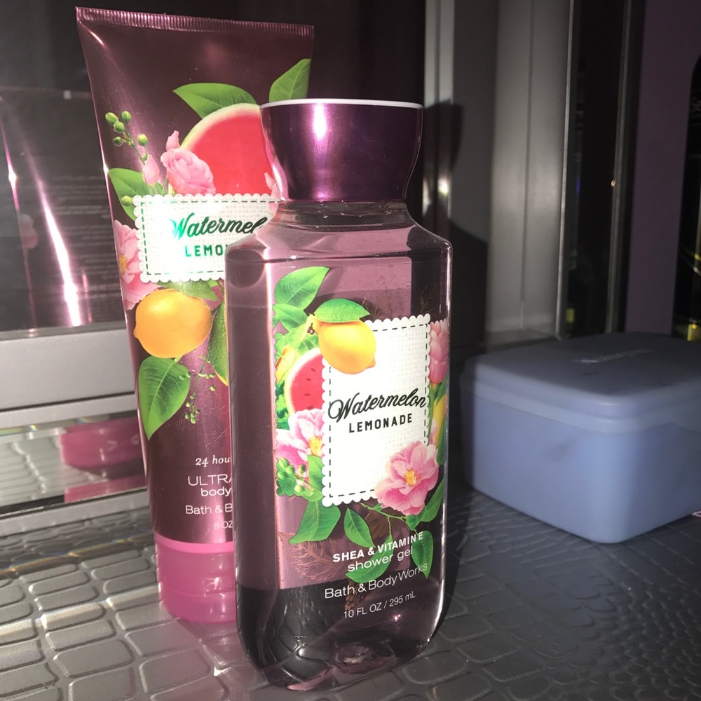 NWT Bath and body works set